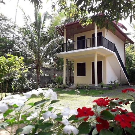 Blue Point Rest Hotel Тангале Екстериор снимка