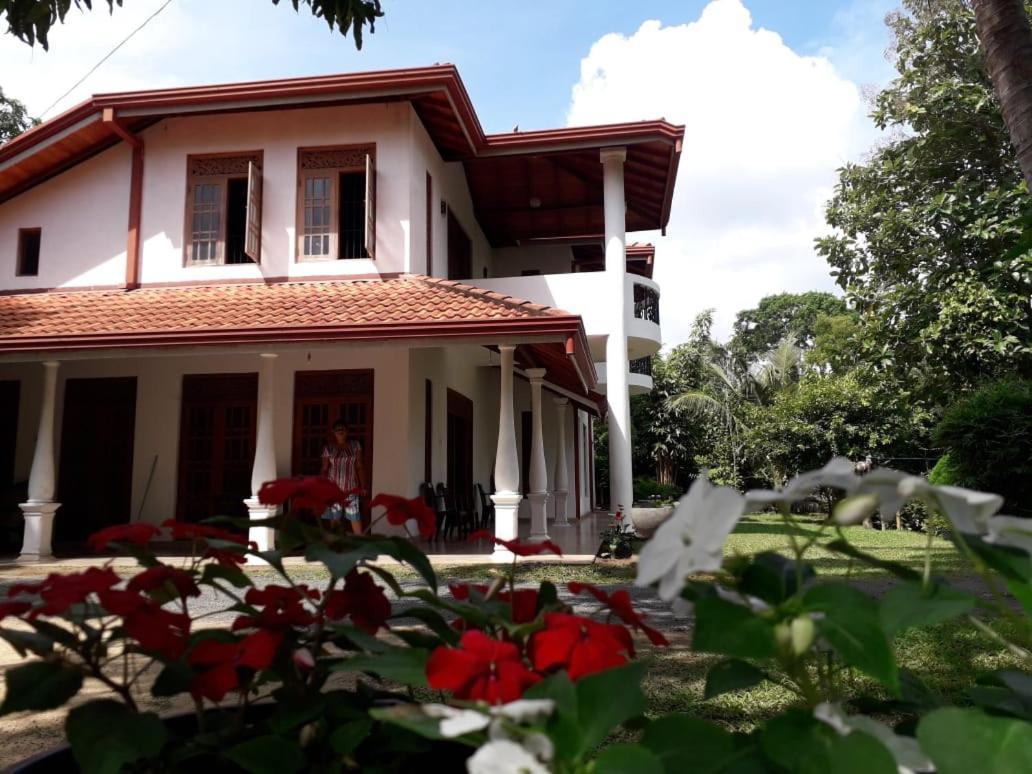 Blue Point Rest Hotel Тангале Екстериор снимка