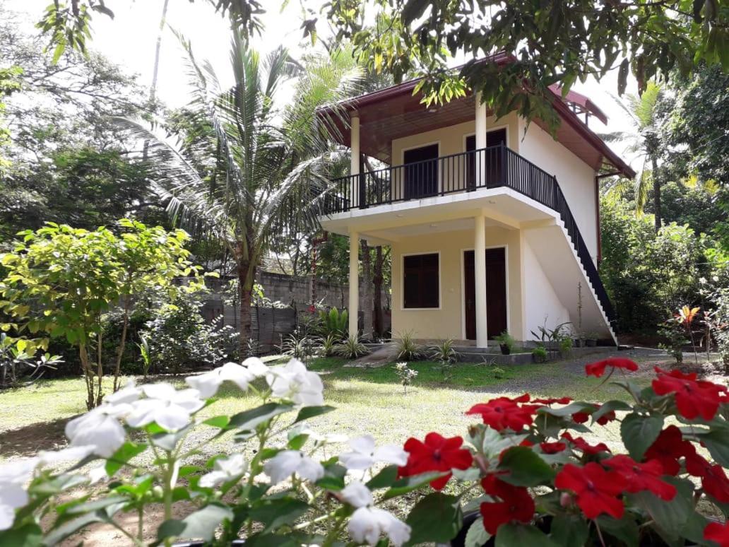 Blue Point Rest Hotel Тангале Екстериор снимка