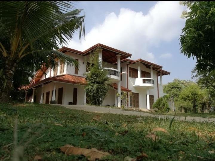 Blue Point Rest Hotel Тангале Екстериор снимка