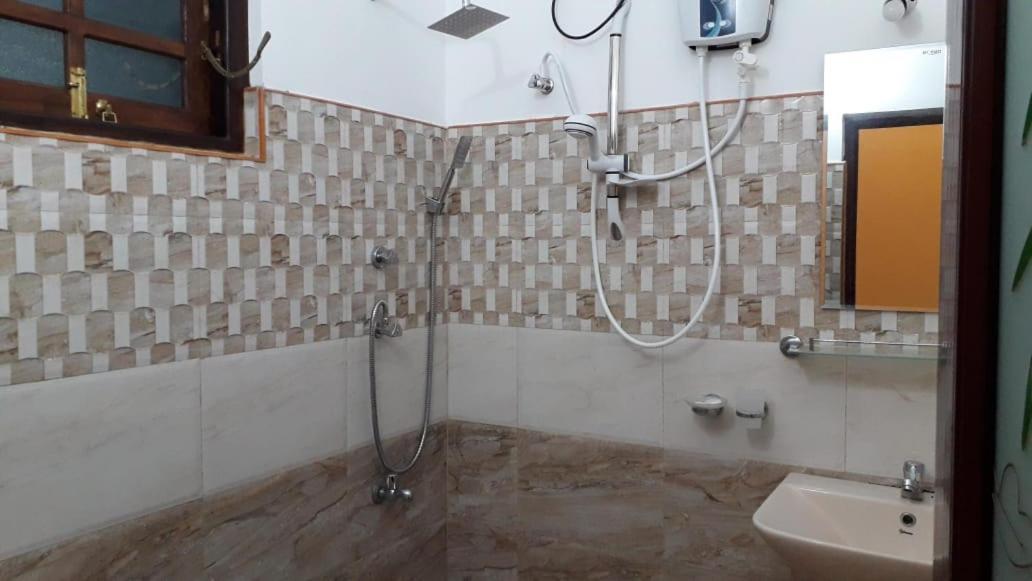 Blue Point Rest Hotel Тангале Екстериор снимка