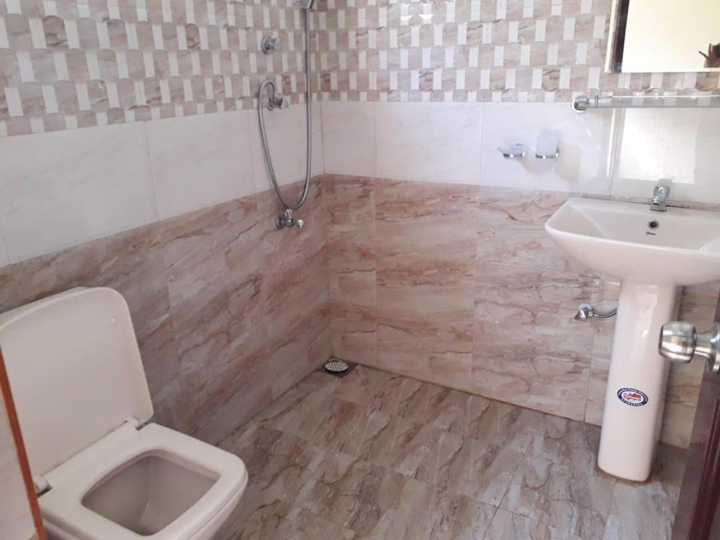 Blue Point Rest Hotel Тангале Екстериор снимка